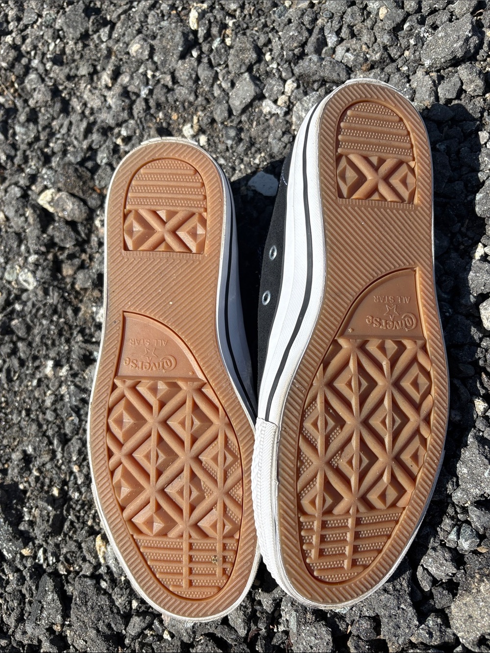 Converse Black Low Top Sneakers with White Toe - Picture 4 of 4